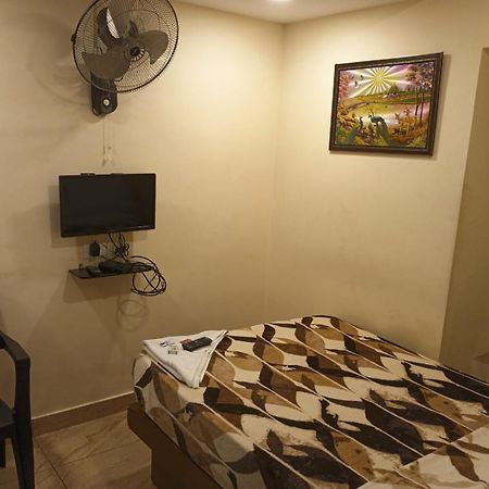 טריואנדרום Majestic Inn מראה חיצוני תמונה