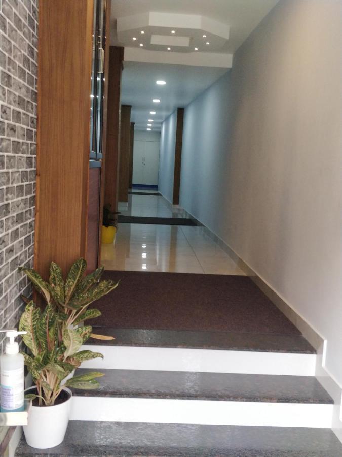 טריואנדרום Majestic Inn מראה חיצוני תמונה