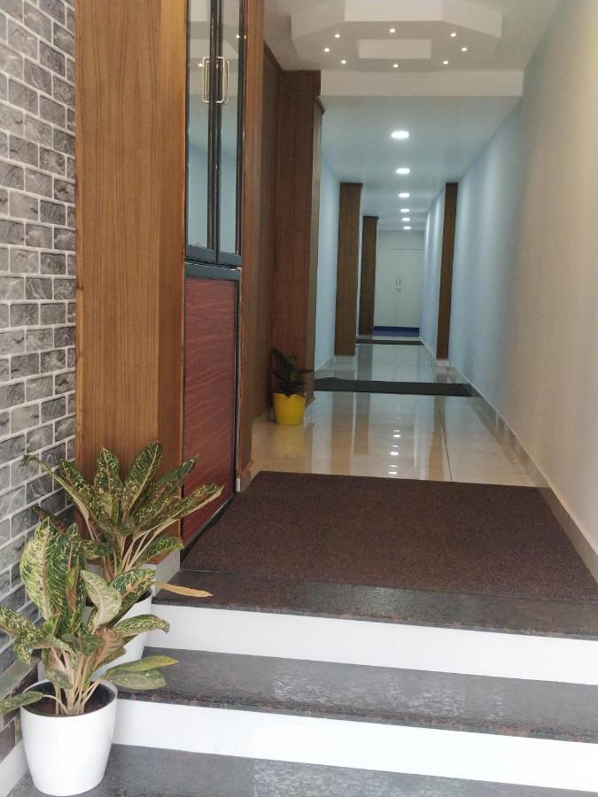 טריואנדרום Majestic Inn מראה חיצוני תמונה