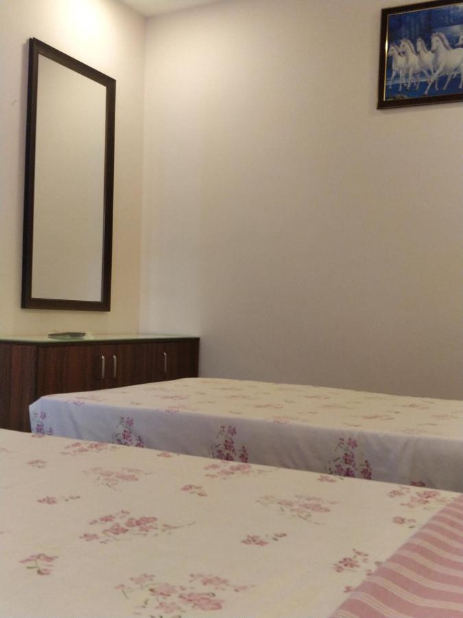 טריואנדרום Majestic Inn מראה חיצוני תמונה