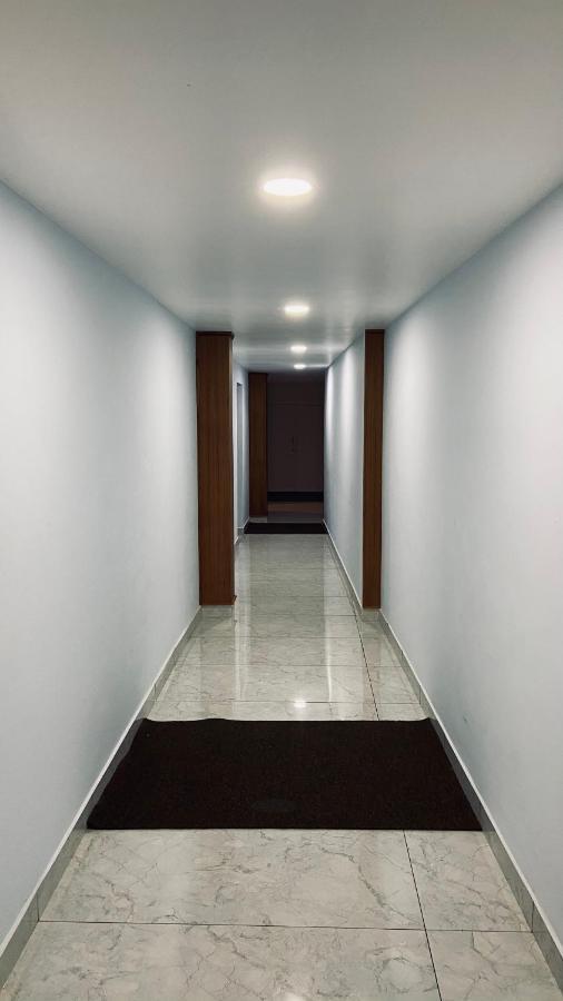 טריואנדרום Majestic Inn מראה חיצוני תמונה