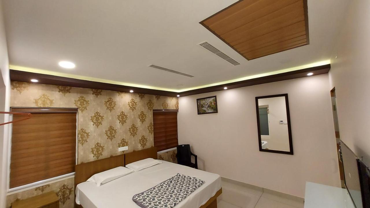 טריואנדרום Majestic Inn מראה חיצוני תמונה