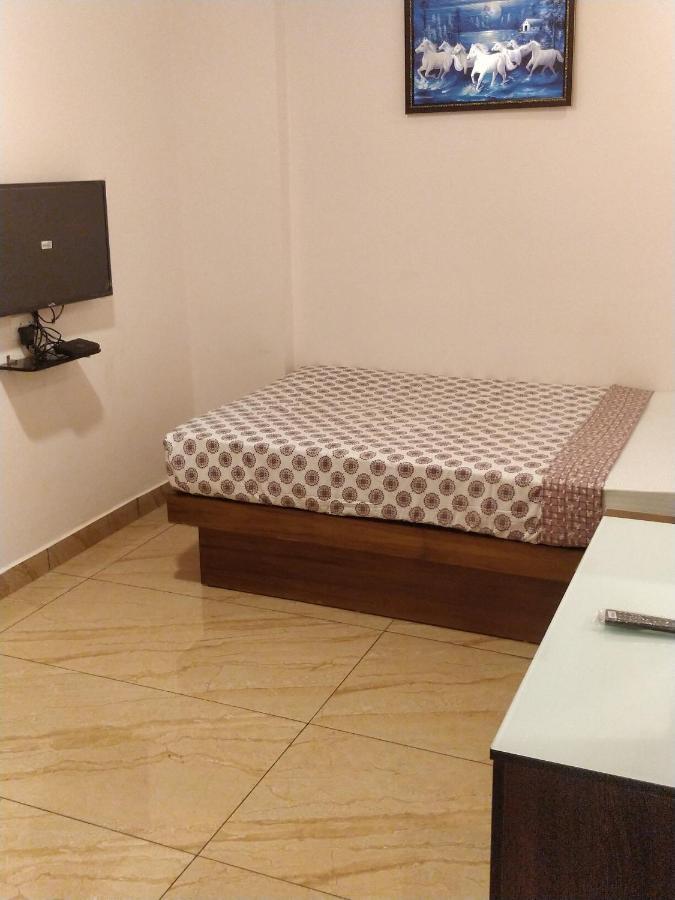 טריואנדרום Majestic Inn מראה חיצוני תמונה
