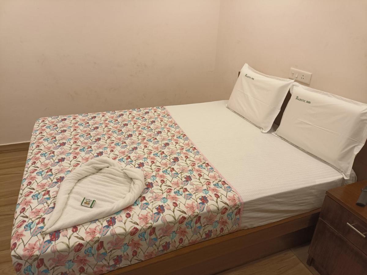 טריואנדרום Majestic Inn מראה חיצוני תמונה