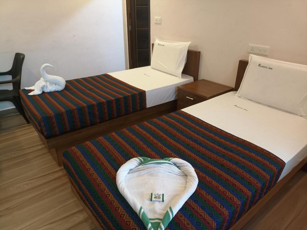 טריואנדרום Majestic Inn מראה חיצוני תמונה
