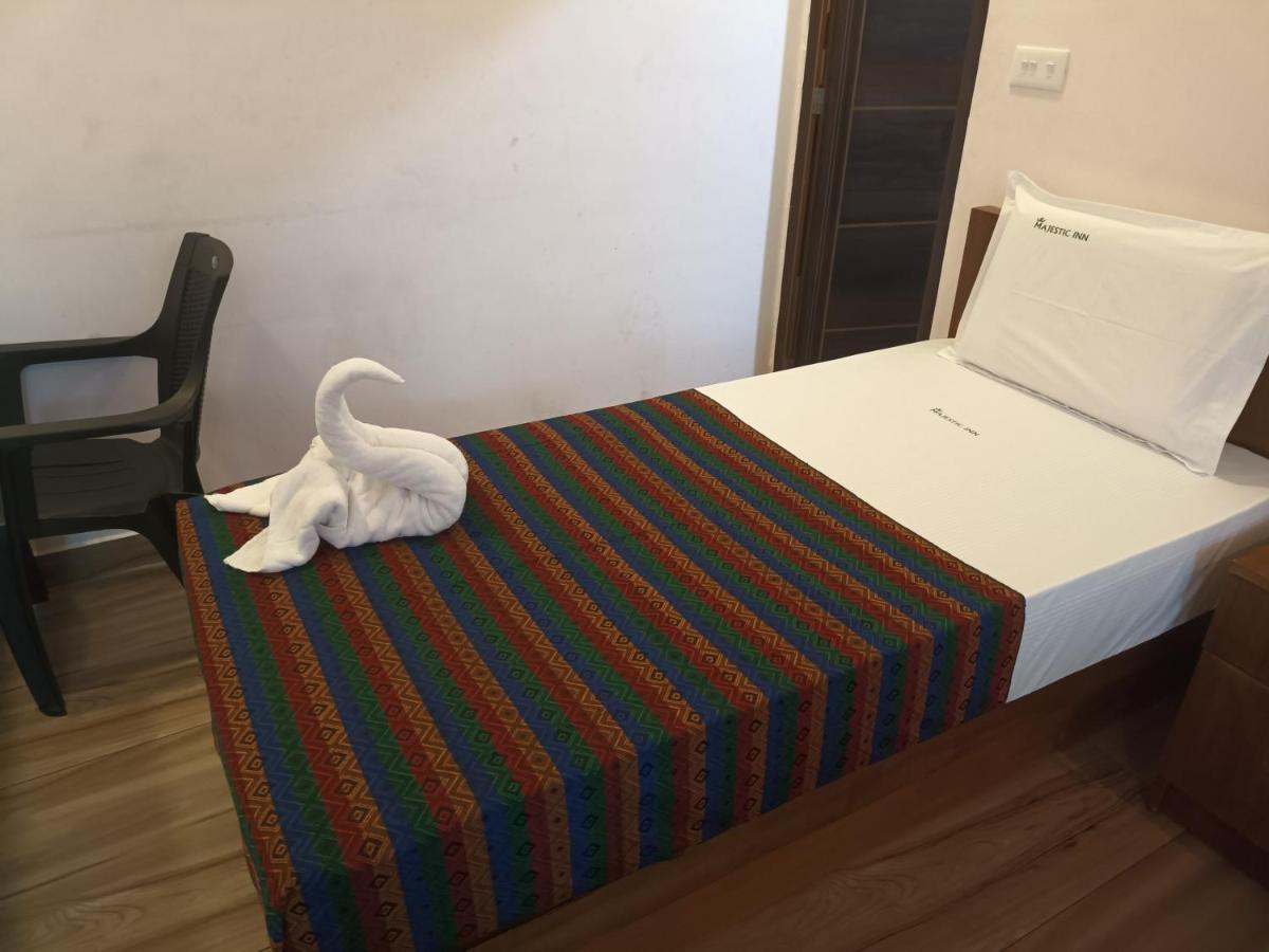 טריואנדרום Majestic Inn מראה חיצוני תמונה