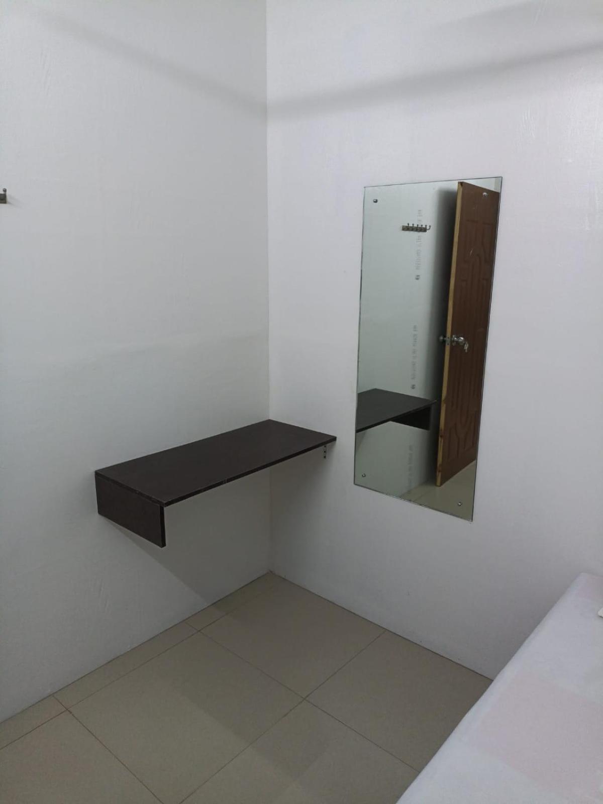 טריואנדרום Majestic Inn מראה חיצוני תמונה