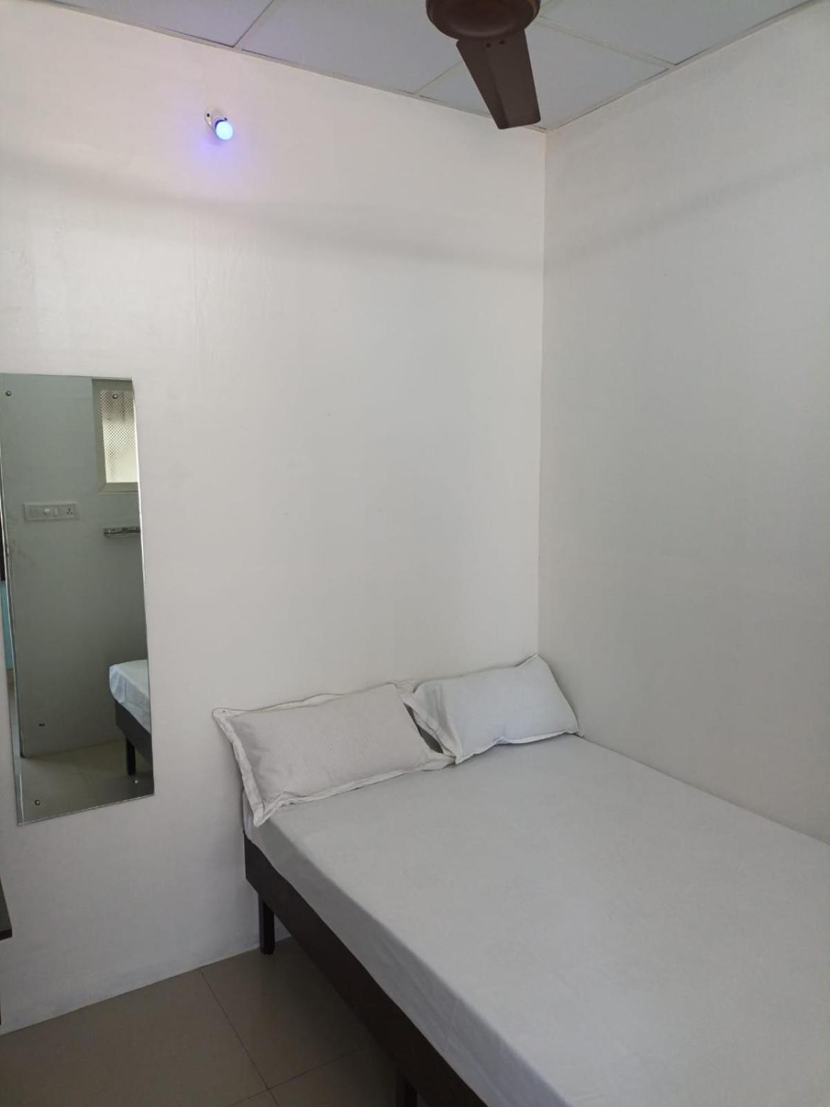 טריואנדרום Majestic Inn מראה חיצוני תמונה