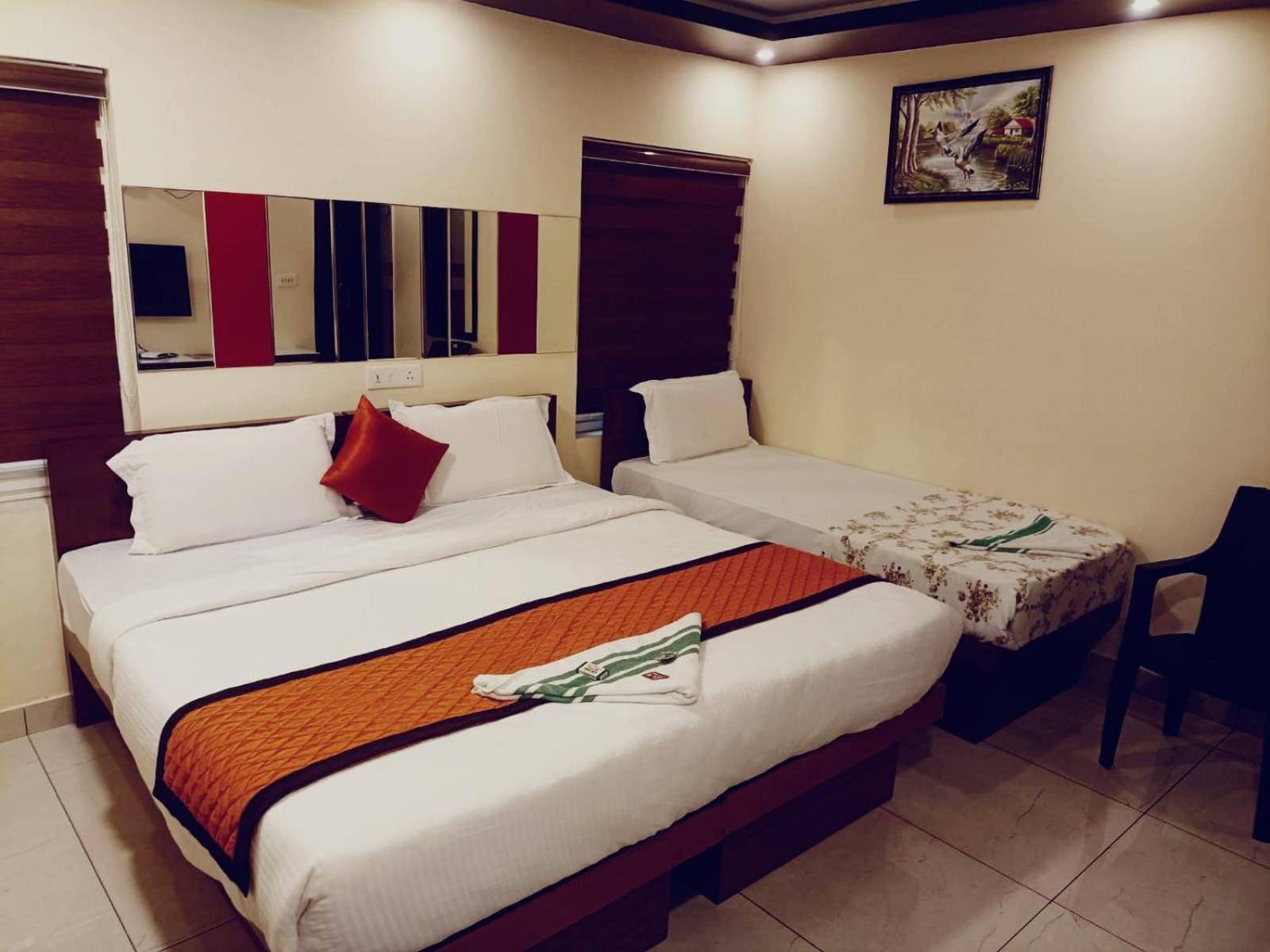 טריואנדרום Majestic Inn מראה חיצוני תמונה