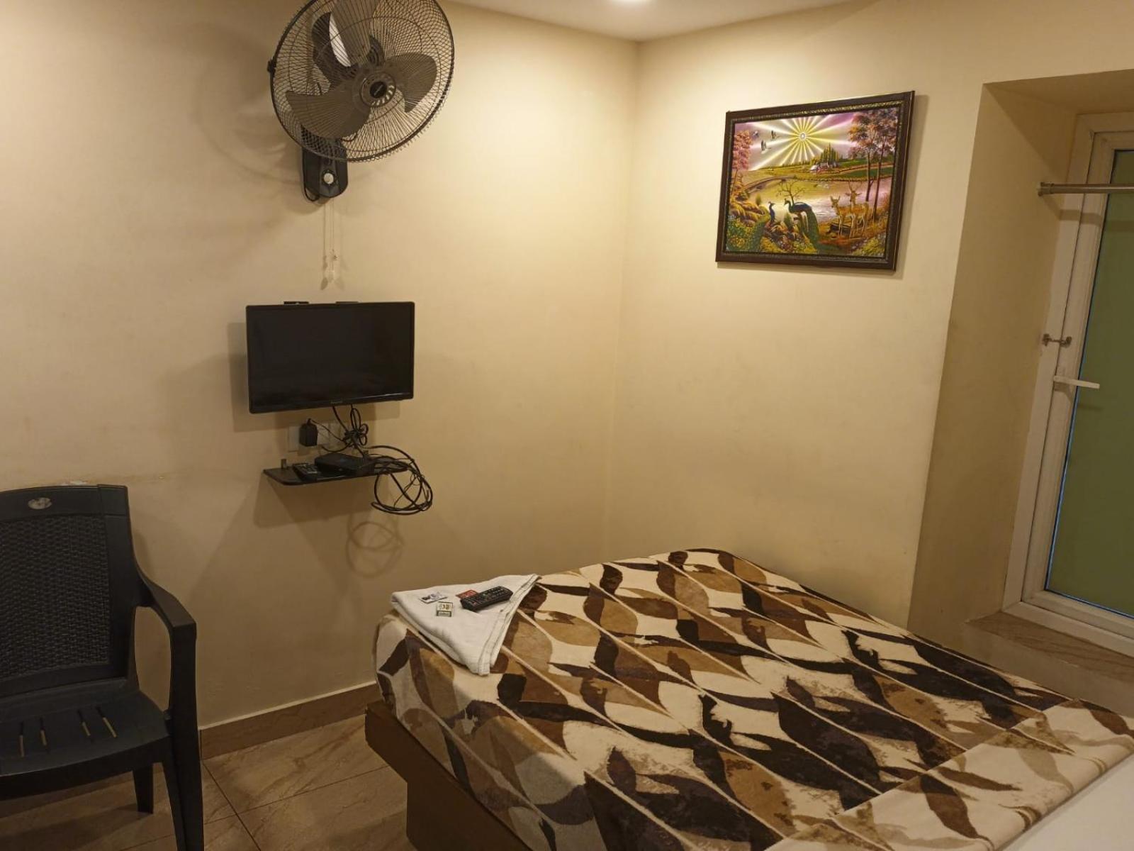 טריואנדרום Majestic Inn מראה חיצוני תמונה
