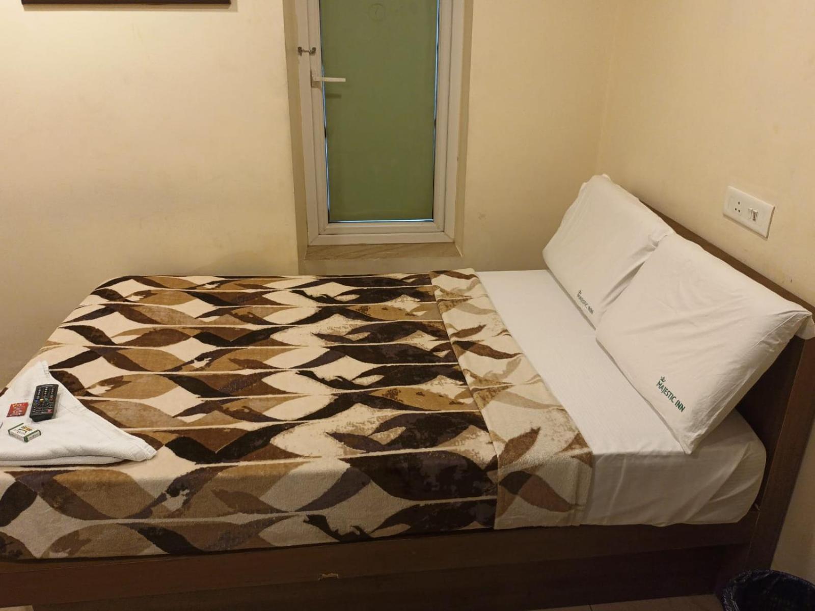 טריואנדרום Majestic Inn מראה חיצוני תמונה